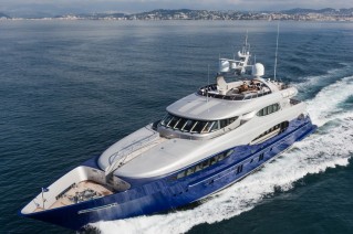 Vicem Yacht Vulcan at full speed - upview